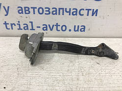 Обмежувач дверей передній лівий Toyota RAV 4 2006-2013 6862042020 (Арт.30391)