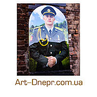 Портрет на склі за технологією триплексації для воїна України, арка 400х600x12 мм