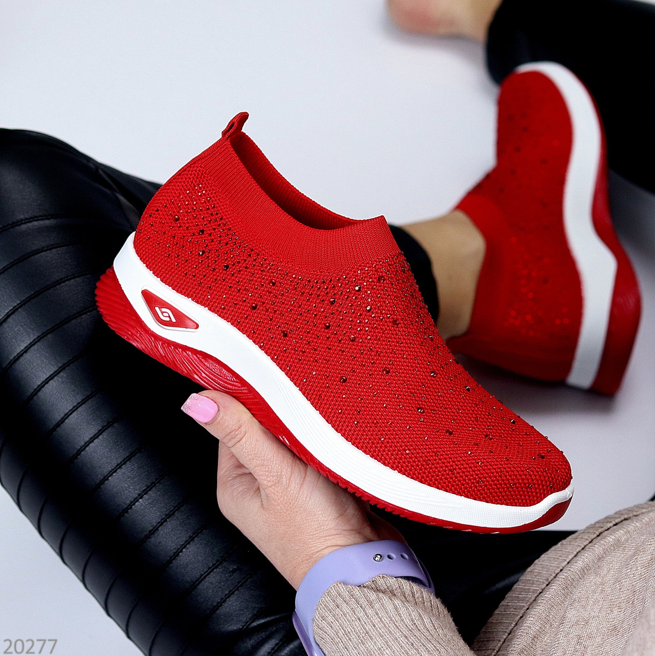 Яскраві червоні текстильні жіночі кросівки у стразах колір на вибір доступна ціна