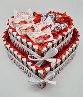 Торт серце з цукерок подарунок на День Валентина Kinder Кіндер і Рафаелло червоне