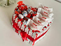 Серце з цукерок подарунок на День Валентина Kinder Кіндер і Рафаелло червоне