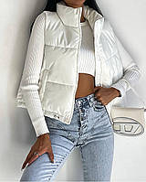 Женская короткая жилетка с карманами на молнии с наполнителем тренд стильная черный белый