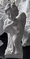 Скульптура ангела на колінах #44 з полістоуну