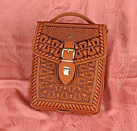 Кожаная сумка унисекс ручной работы "Подкова", рыжая сумка формата А5, сумка через плечо рыжего цвета