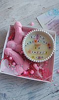 Подарунковий набір свічка соєва ручної роботи з таємним надписом і міні пеніси 2 шт мило ручної роботи рожеві