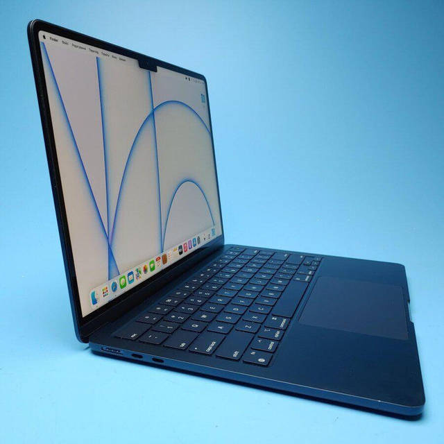 【極美品】MacBook Air M2 2022 13.6インチ A2681 MacBook Air 【未開封品】Apple 13.6inch MLXW3JA/A A2681 2022