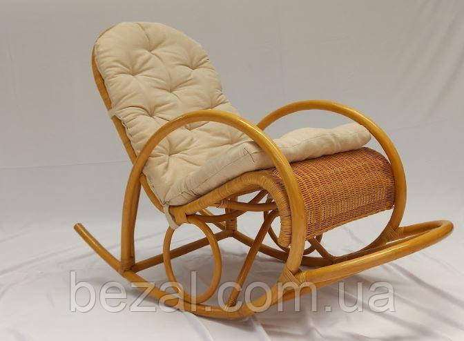 Крісло-гойдалка плетене з натурального ротанга медового кольору для дому та тераси, фото 1