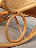 Крісло-гойдалка плетене з натурального ротанга медового кольору для дому та тераси, фото 4