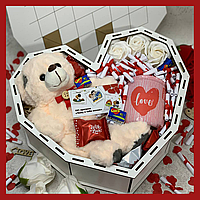 Подарочный бокс Сердечная Валентинка с мишкой и мыльными розами, набор на день святого валентина для жены