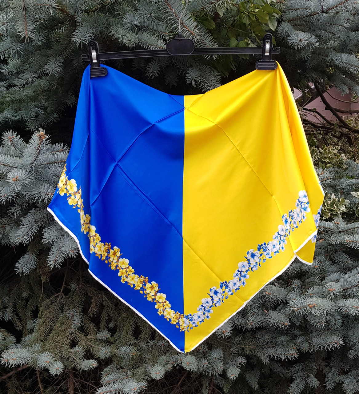 Хусткка шовкова синя з жовтим та квітами по краю патриотична Україна 23