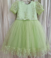 Блестящее салатовое нарядное детское платье с рукавчиком-фонариком на 2-4 года