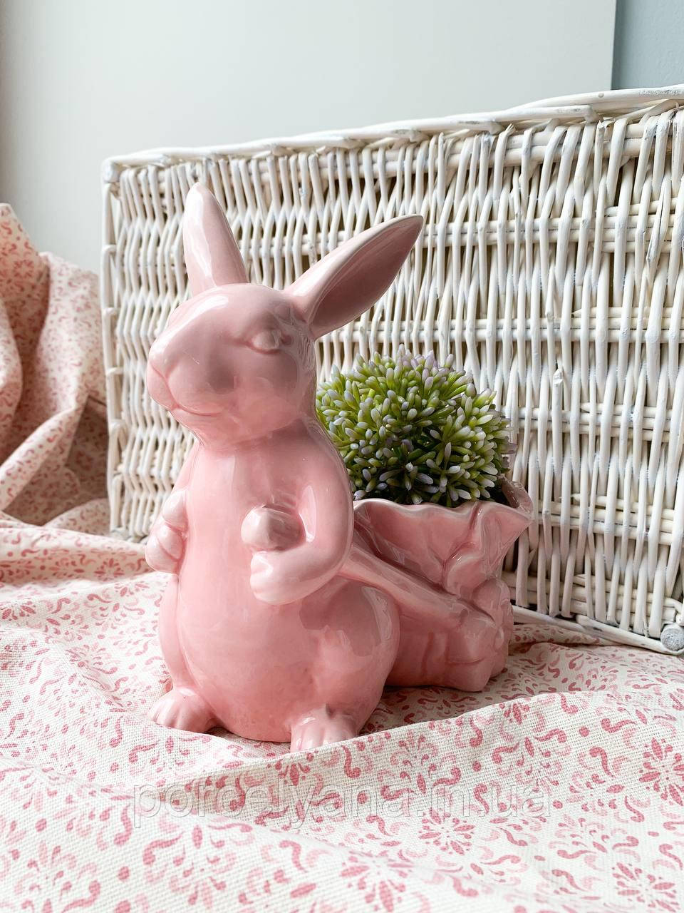 Декоративное кашпо Кролик с тележкой 20,5х12,3х21 см Розовый 733-399 - фото 1 - id-p2095889497