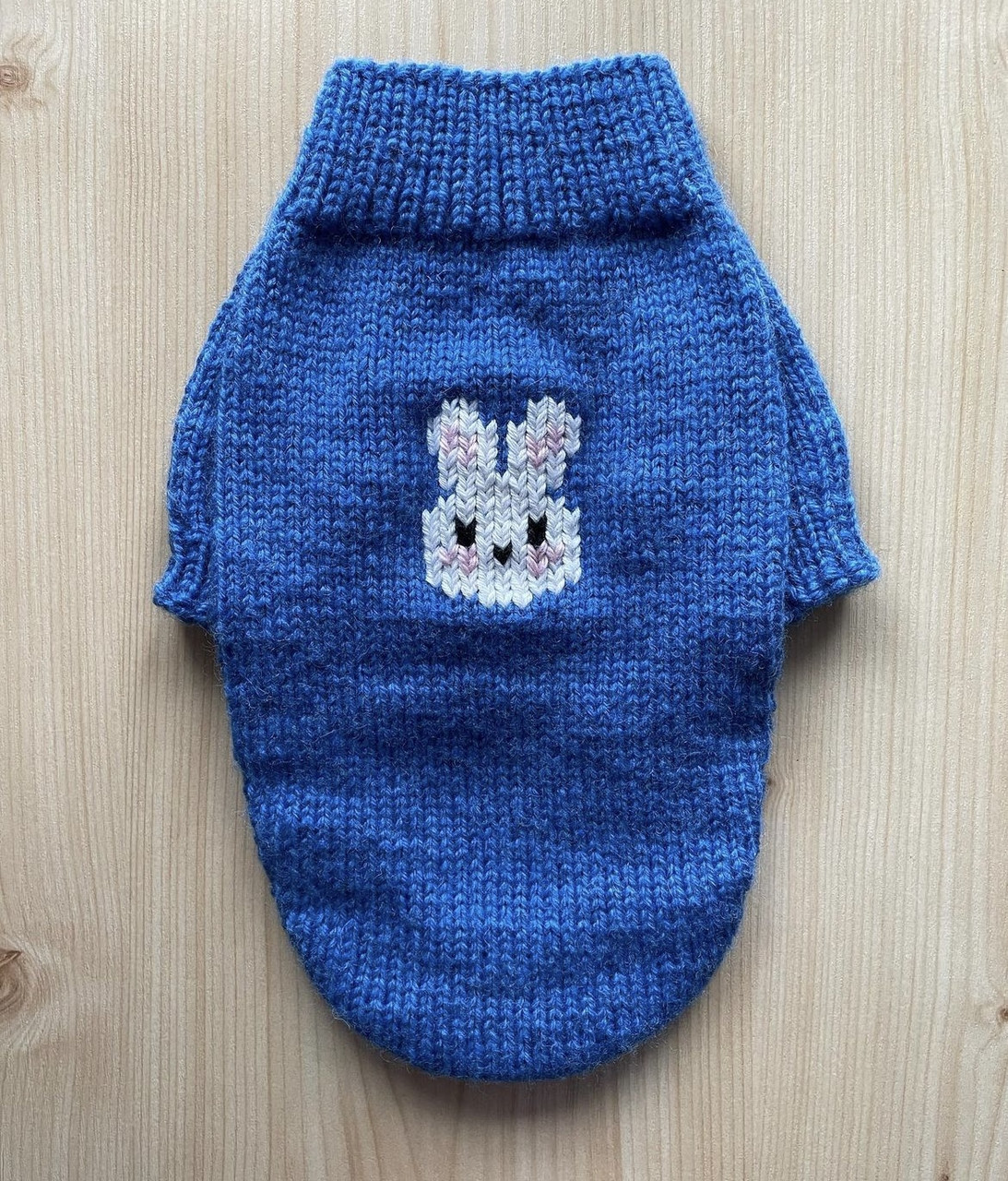 В'язаний Светр для Собак Hand Made Розмір M Колір Синій із Зайчиком (00805)