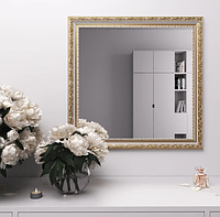 Зеркало в белой раме 70х70 с патиной золота настенное для спальни, зеркало квадратное для ванны x красивое