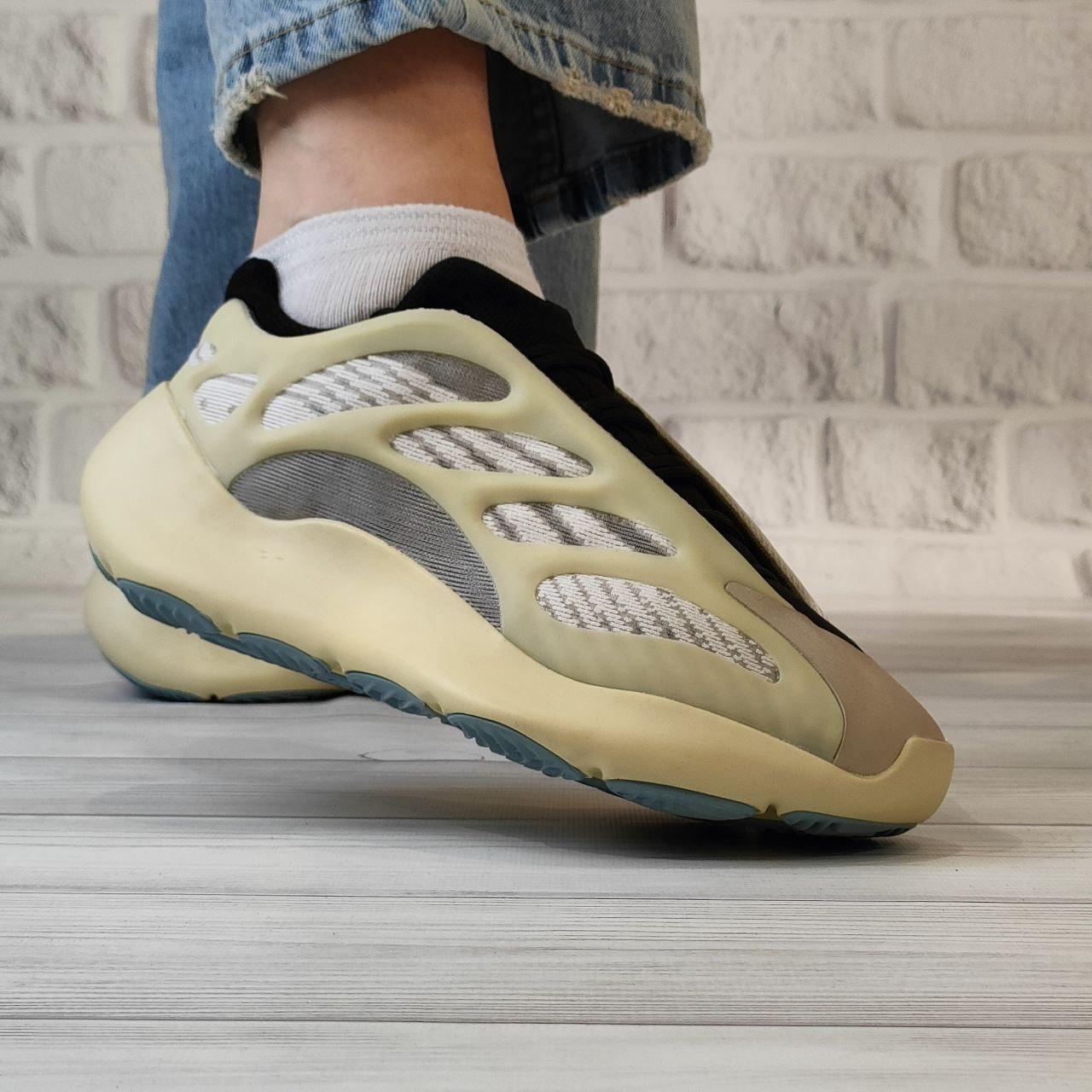 Жіночі рефлекторні кросівки Adidas Yeezy 700, фото 1
