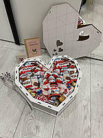 Вкусный подарочный набор со сладостями для девушки, набор в форме киндера сюрприза для жены для мамы для