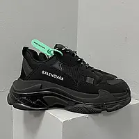 Женские кроссовки Balenciaga Triple S ‘Black’ з лого на підошві 36