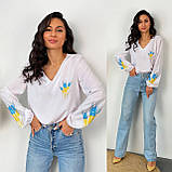 Легка повітряна біла блузка в велику блакитну квітку, фото 2