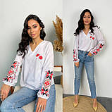 Легка повітряна біла блузка в велику блакитну квітку, фото 6