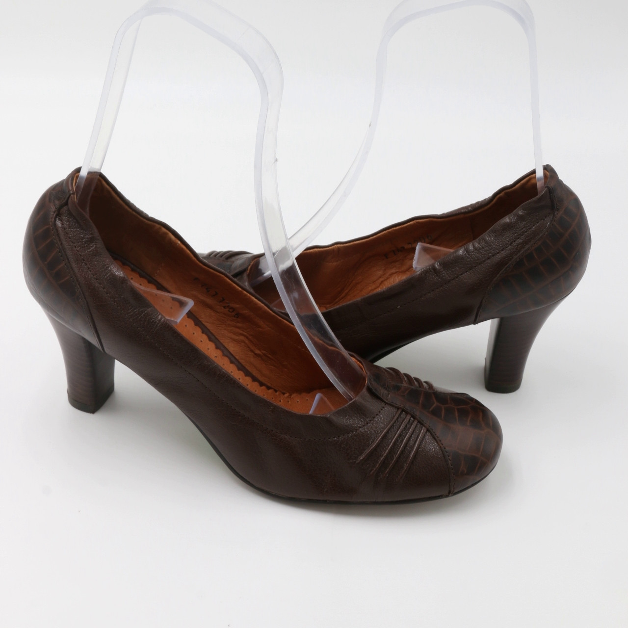 Туфлі жіночі класичні шкіряні на підборах 7.5 см колір коричневий, розмір 37.38.  Conni код-(1211)