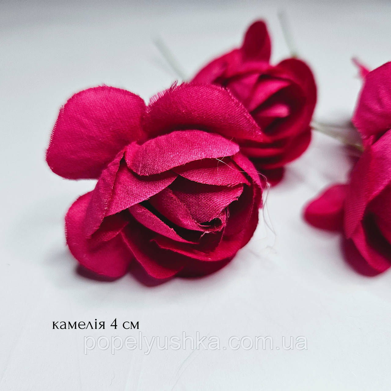 Камелія 4 см малинова