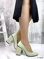 Женские туфли замшевые оливковые на высоком устойчивом каблуке с заостренным носиком 36