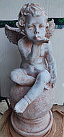 Скульптура ангела з бетону на шарі #45