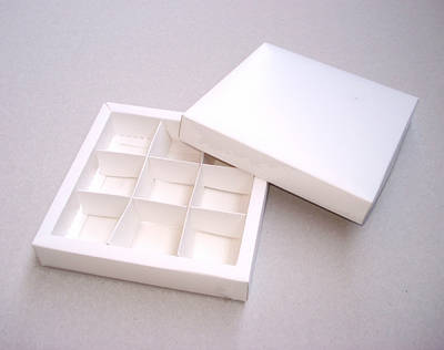 Коробка подарункова для 9 цукерок 145х145х30 мм.