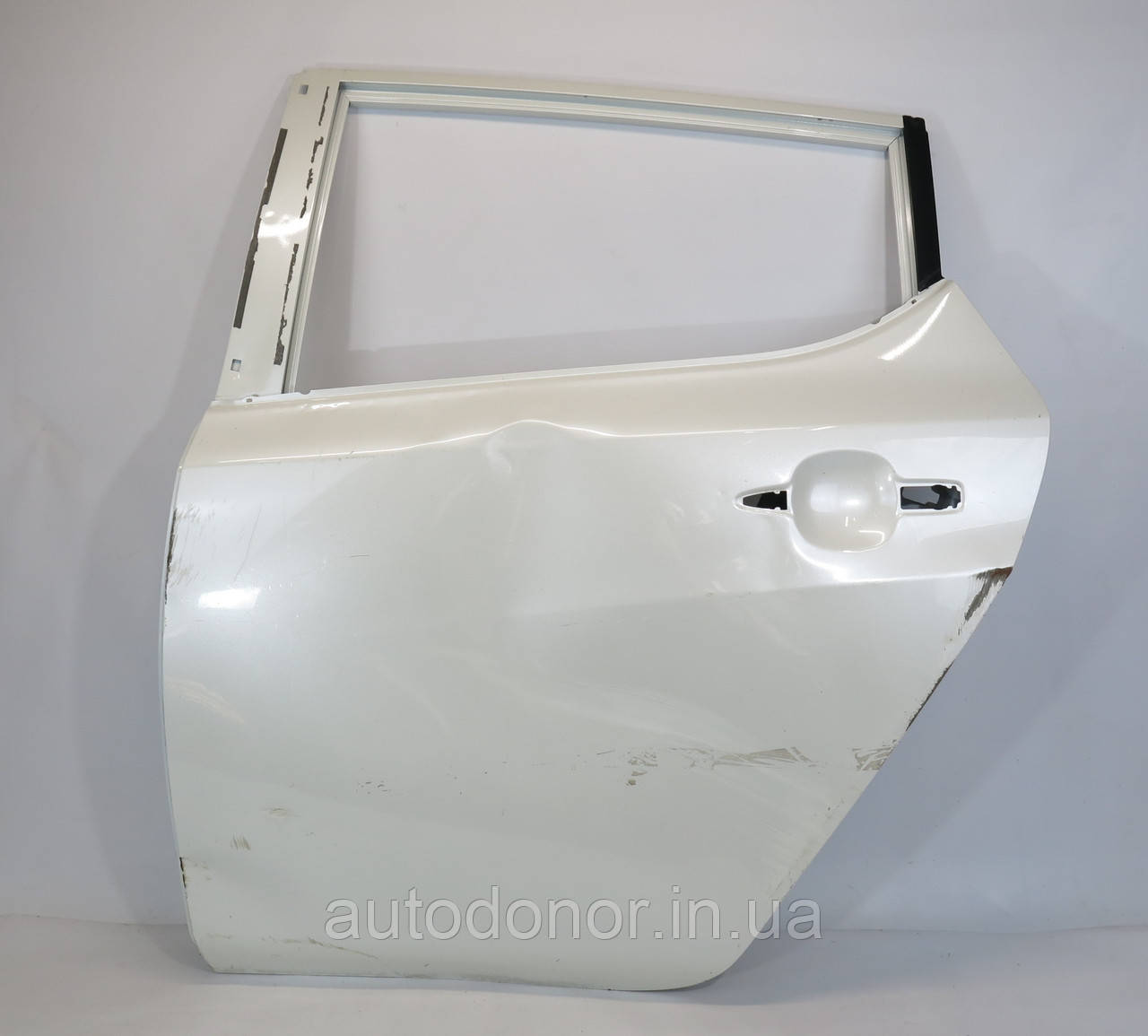 Двері голі задня ліва Nissan Leaf ZE1 (18-) 82101-5SF0A