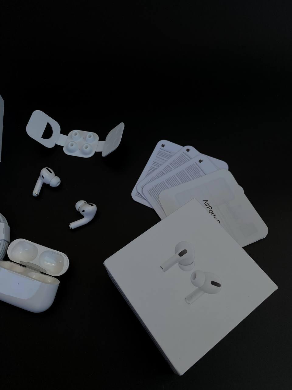 Навушники Apple AirPods Pro - фото 1 - id-p2096989507