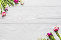 Белая доска с розовыми тюльпанами по бокам - виниловый фотофон