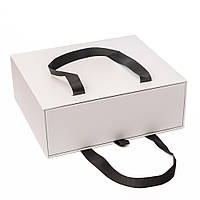 Подарочная коробка Primo White 23 х 20 х 8,5 см с ручками, Белая