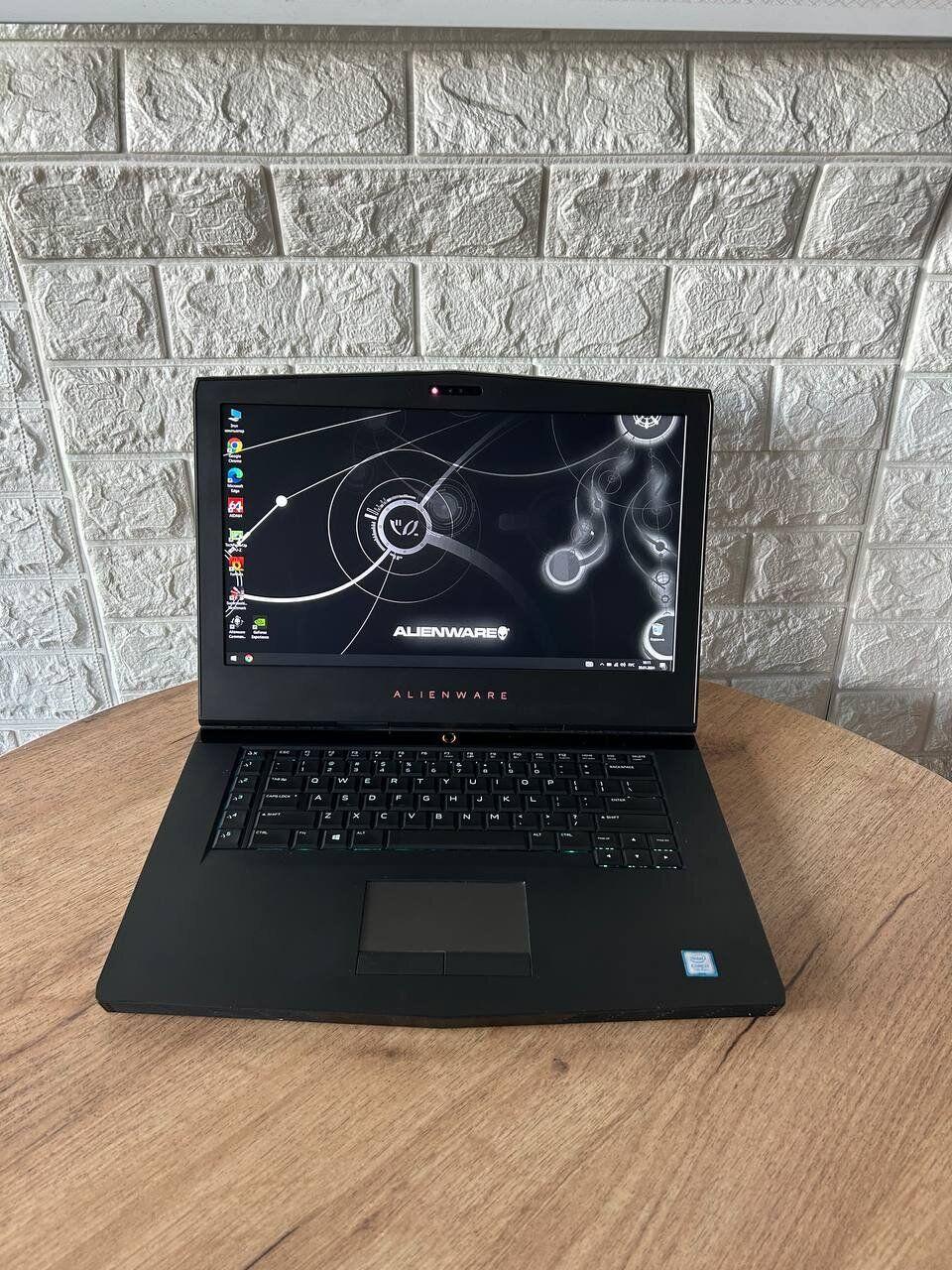 Б/в Ігровий ноутбук Dell Alienware 15 R3 15.6" 1920x1080| i7-7700HQ| 16GB RAM| 256GB SSD+1000GB HDD| GTX 1070 8GB