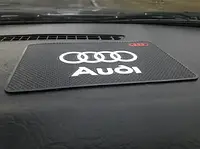 Нескользящий липкий коврик на торпеду Audi