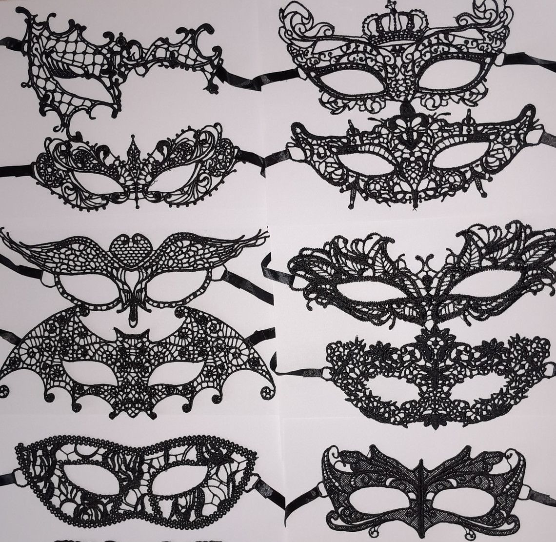 Мереживні ажурні карнавальні чорні маски на очі на Гелловін, у наявності — на вибір