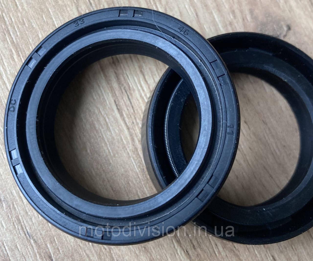 Сальники вилки на мотоцикл 33х46х11: продаж, ціна у Чернівцях. Деталі ...