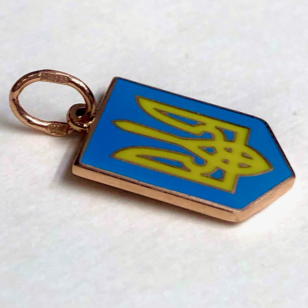 Золотий підвіс Тризуб зі вставкою емалі 1.99 арт.132460 код.978619107