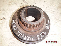 На Ford Transit 2,5D c 92 г. в. шкив и шестерня ГРМ коленвала