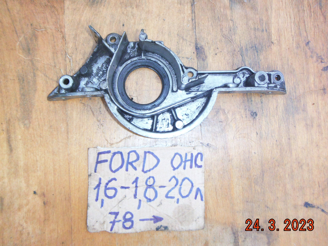 На Ford Taunas, Sierra, Granada 1,6 - 2,0b (OHC) передняя крышка коленвала - фото 1 - id-p2098009264
