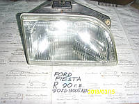 На Ford Fiesta c 89 г. в. правая фара в оригинале.