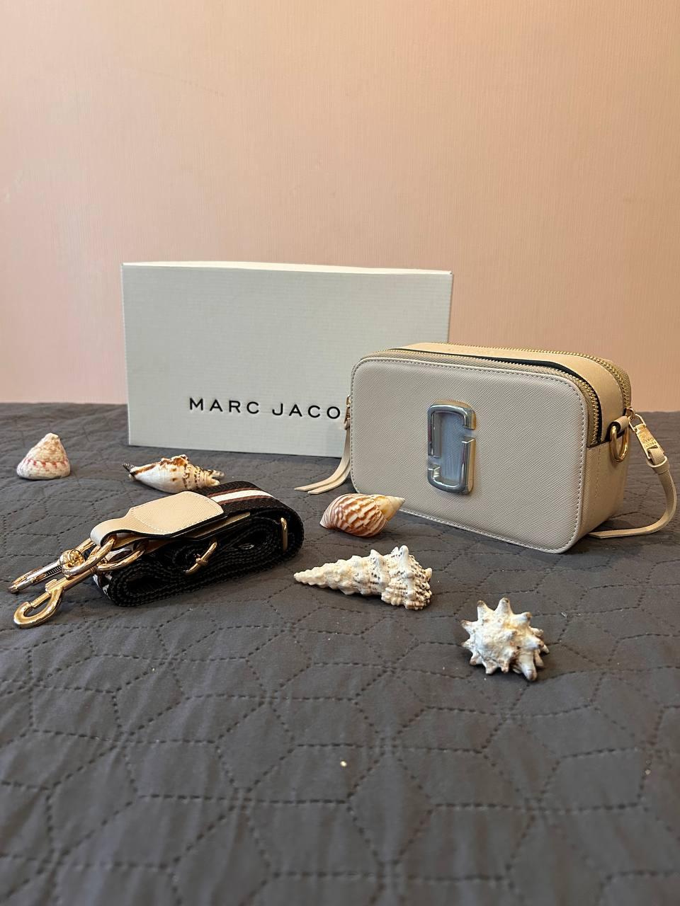 Жіноча сумка Marc Jacobs Small Camera Bag Dark Beige (бежева) маленька молодіжна стильна сумочка S90 топ
