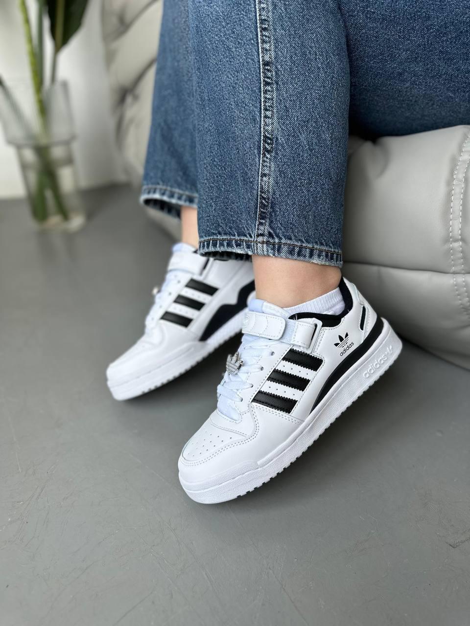 Жіночі демісезонні кросівки Adidas Forum 84 Low White Black (білі з чорним) стильні кроси art0569 Адідас vkross