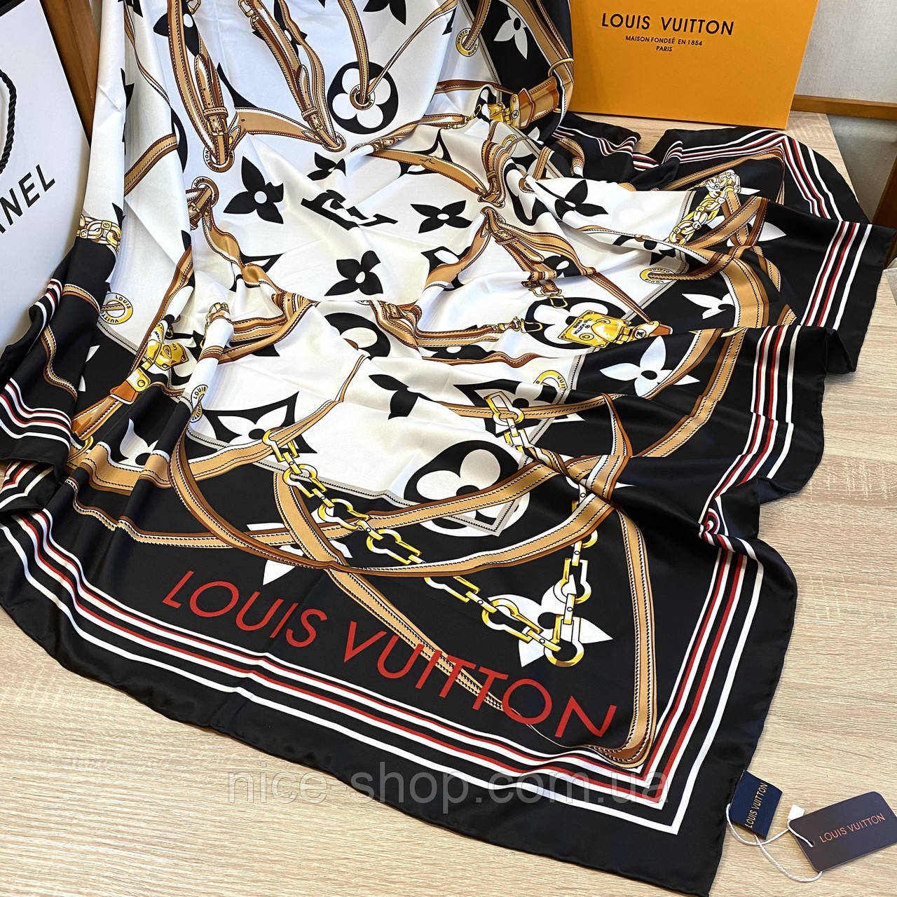Хустка Louis Vuitton шовкова з ручною підшивкою