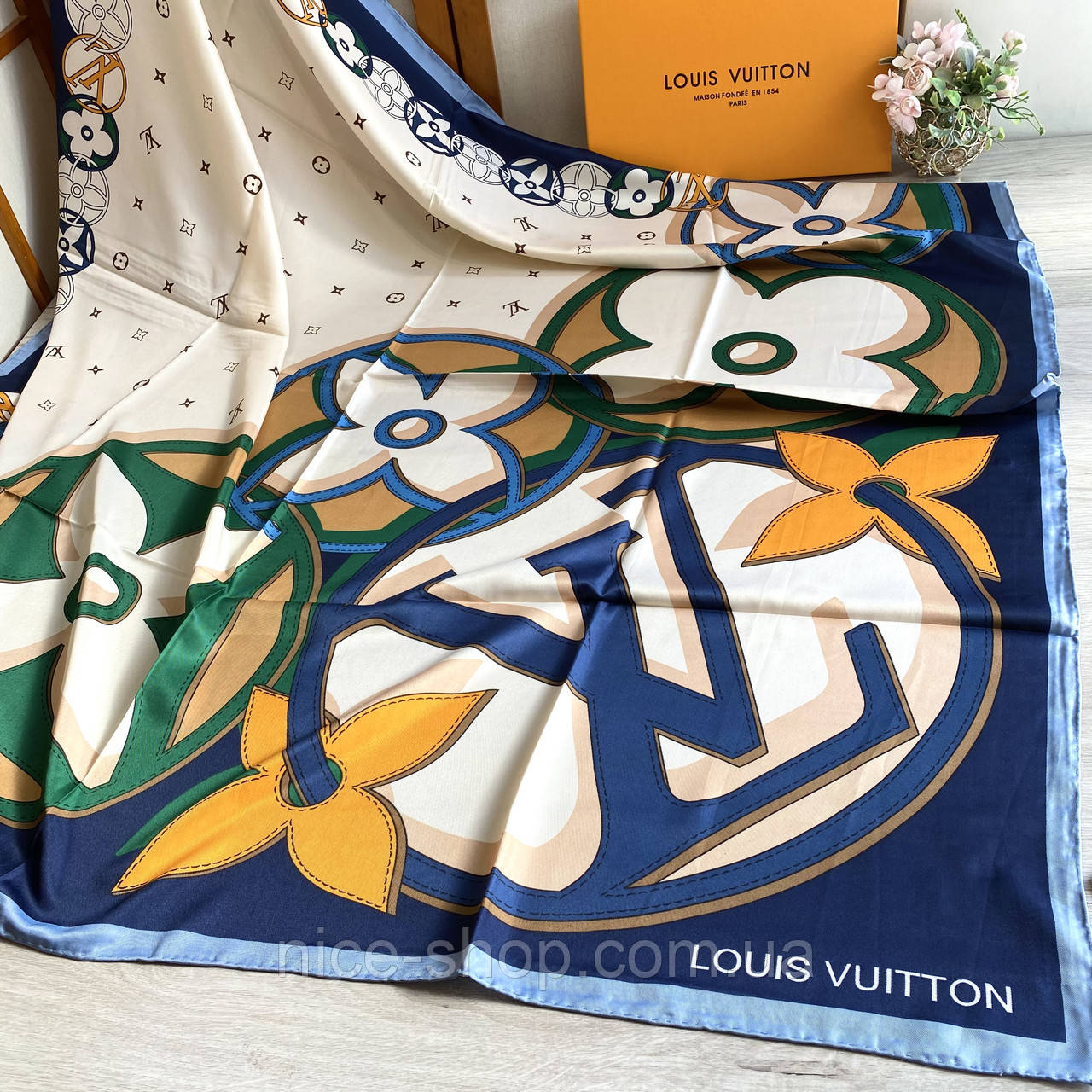 Хустка Louis Vuitton шовкова з ручною підшивкою