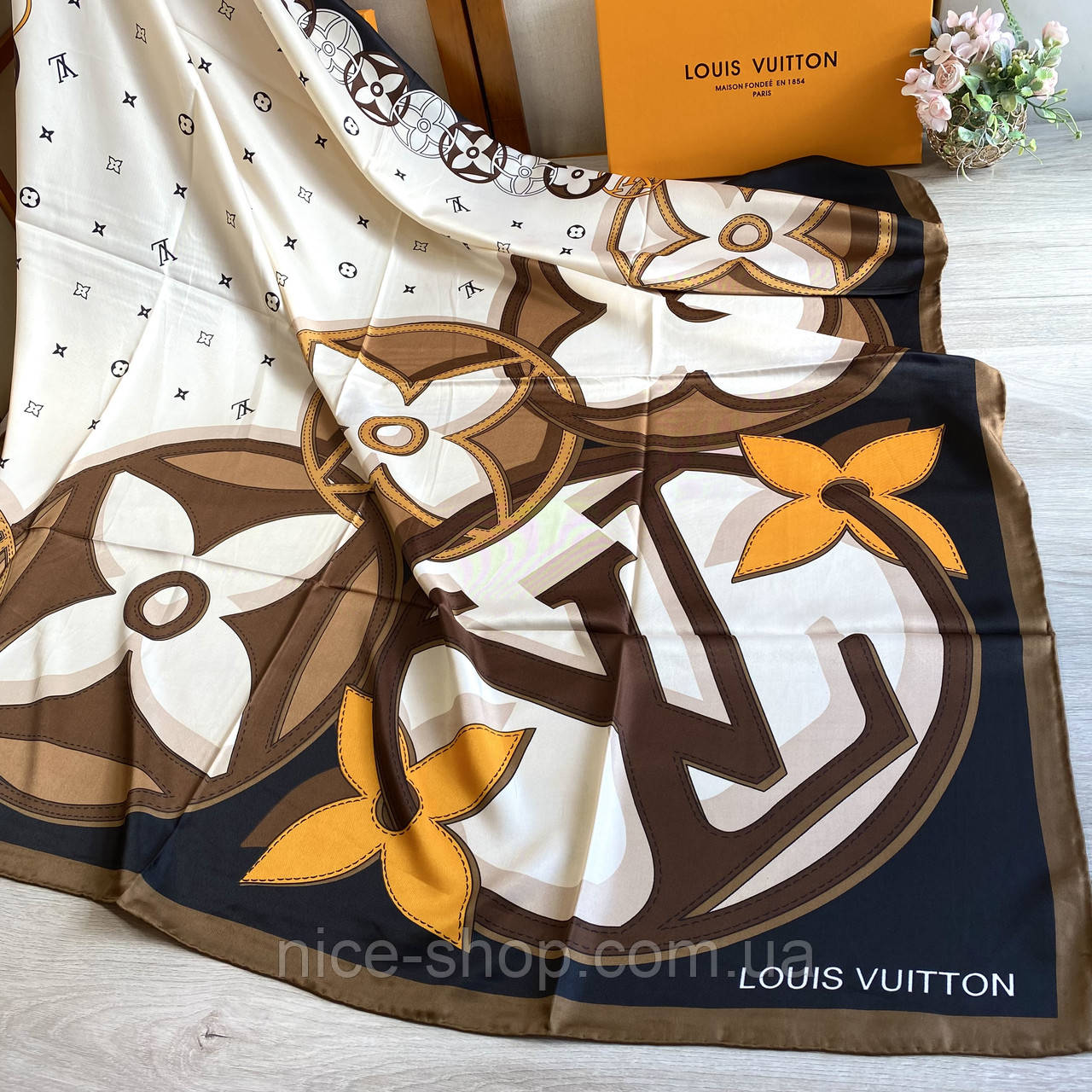 Хустка Louis Vuitton шовкова з ручною підшивкою