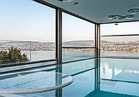 Rahmenlose Panoramaverglasung für Häuser, Pavillons, Restaurants, Terrassen, Balkone. Video