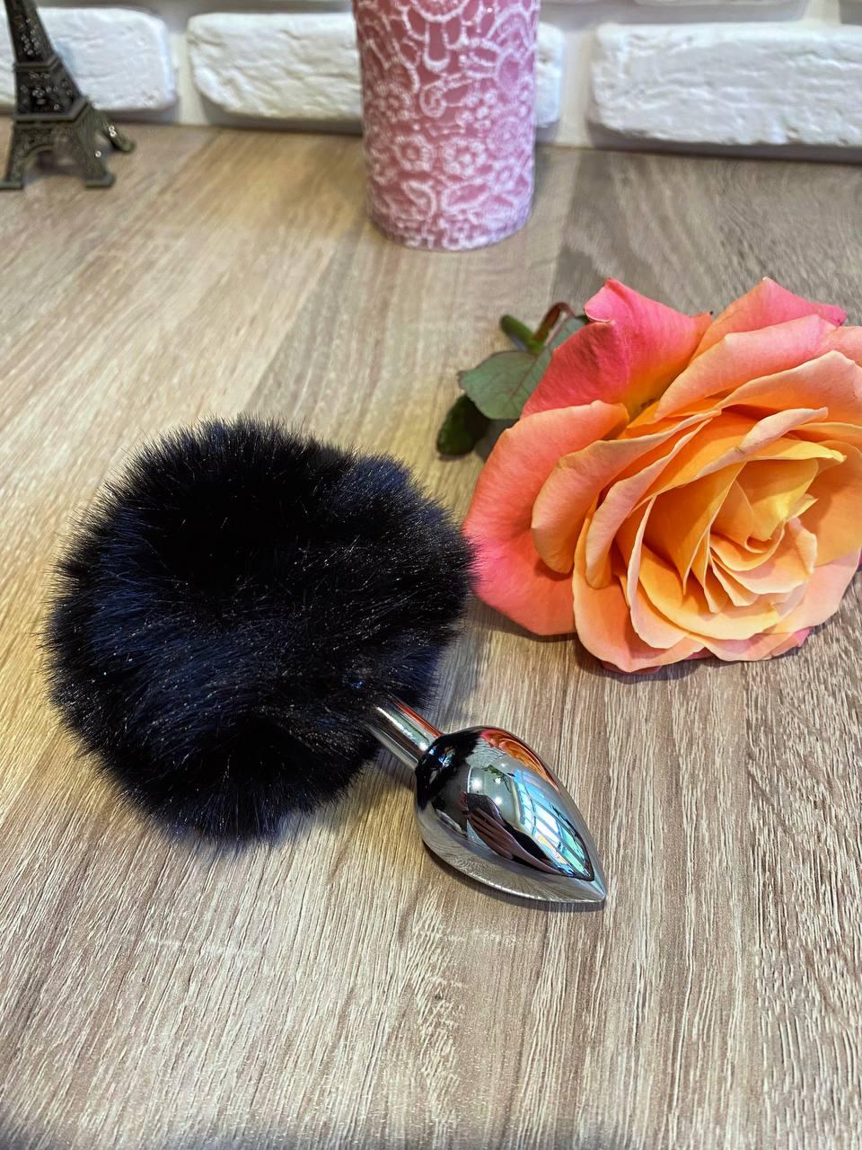 Металева анальна пробка пухнастий кролячий хвостик - діаметр 2.7 см, Чорна