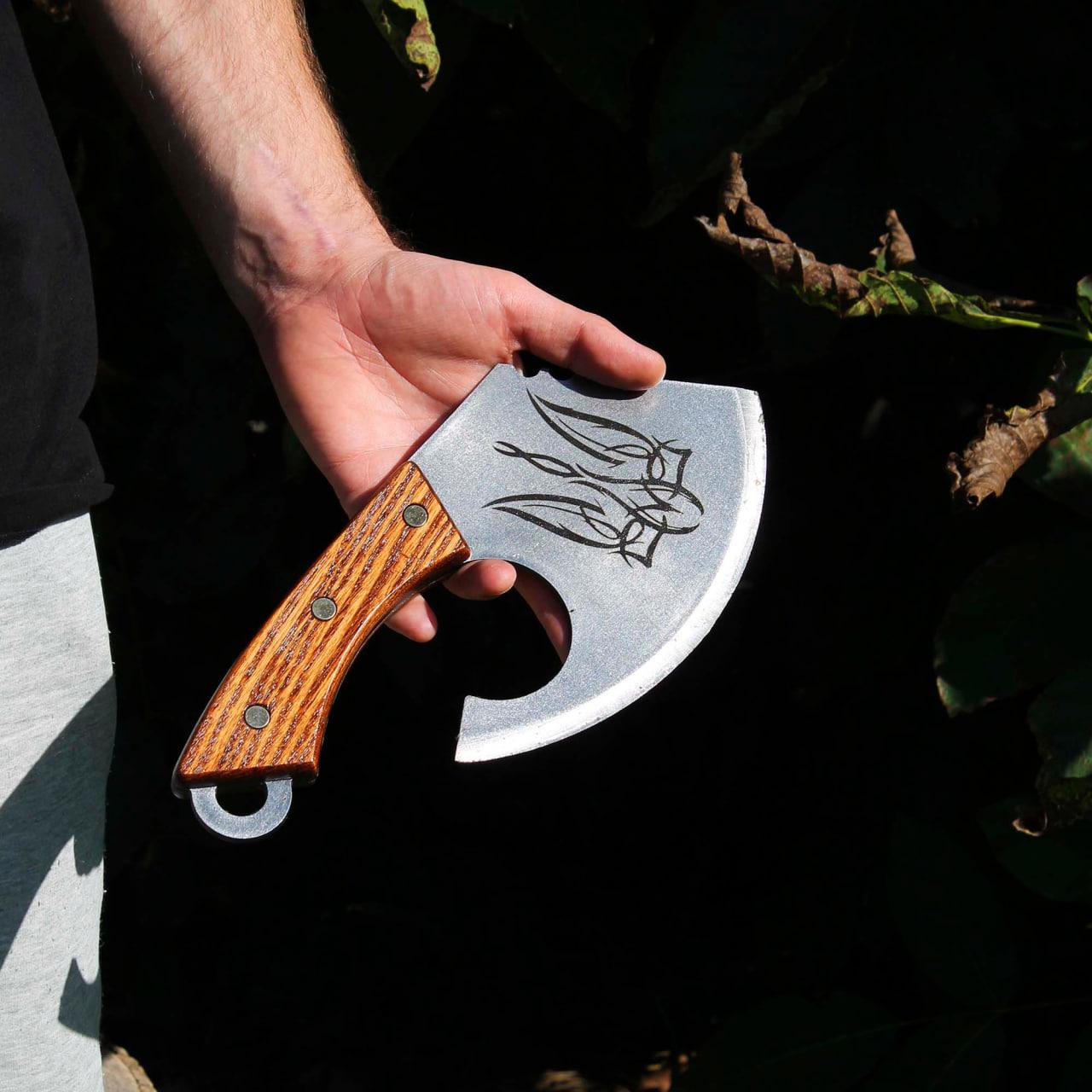 Ніж-сокира кухонна для ребер зі сталі 65-г з гравіюванням. Ніж ручної роботи. Ніж для м'яса, фото 1