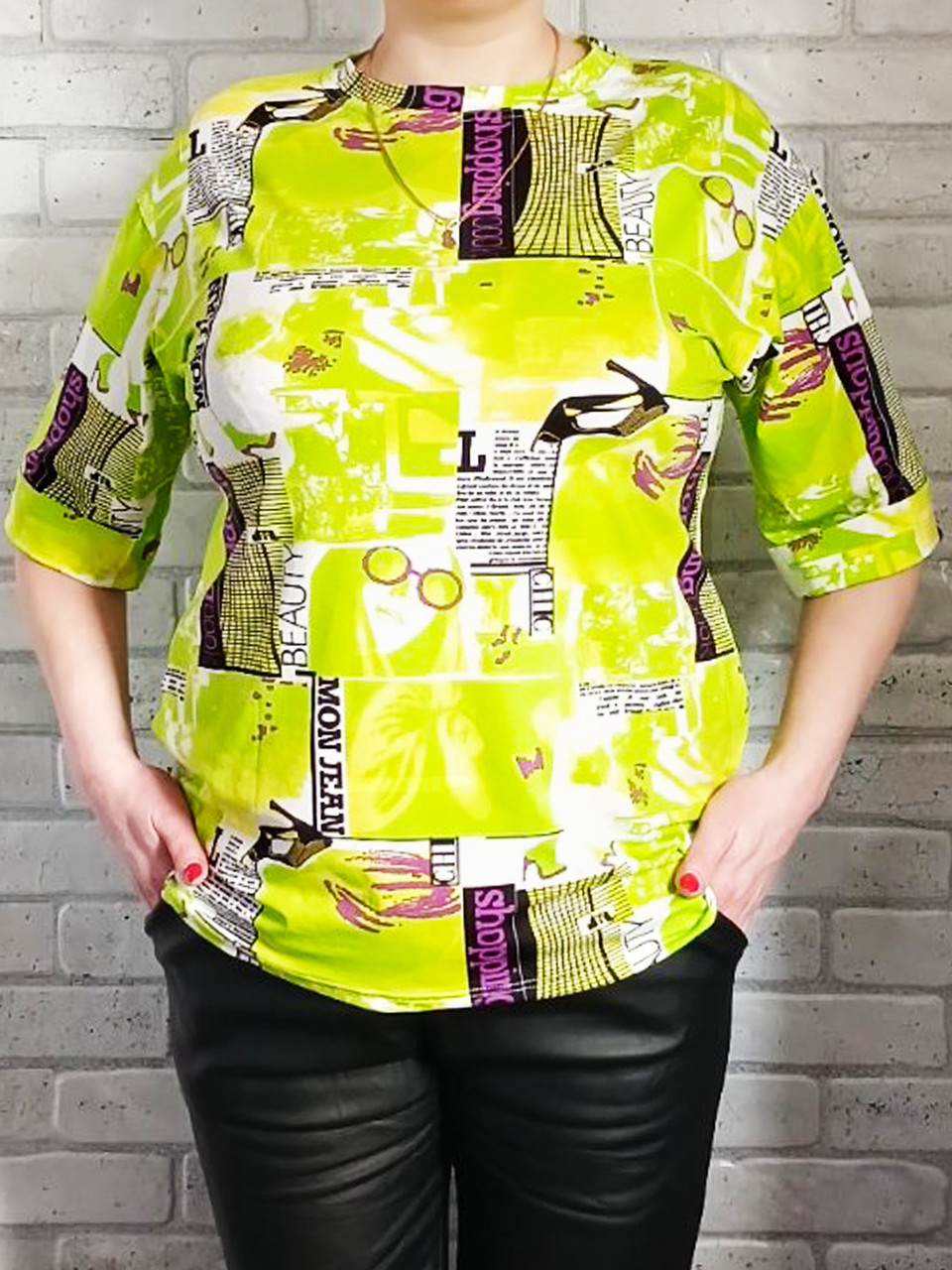 Ошатна трикотажна жіноча блуза — футболка великих розмірів спущений рукав салатова віскоза