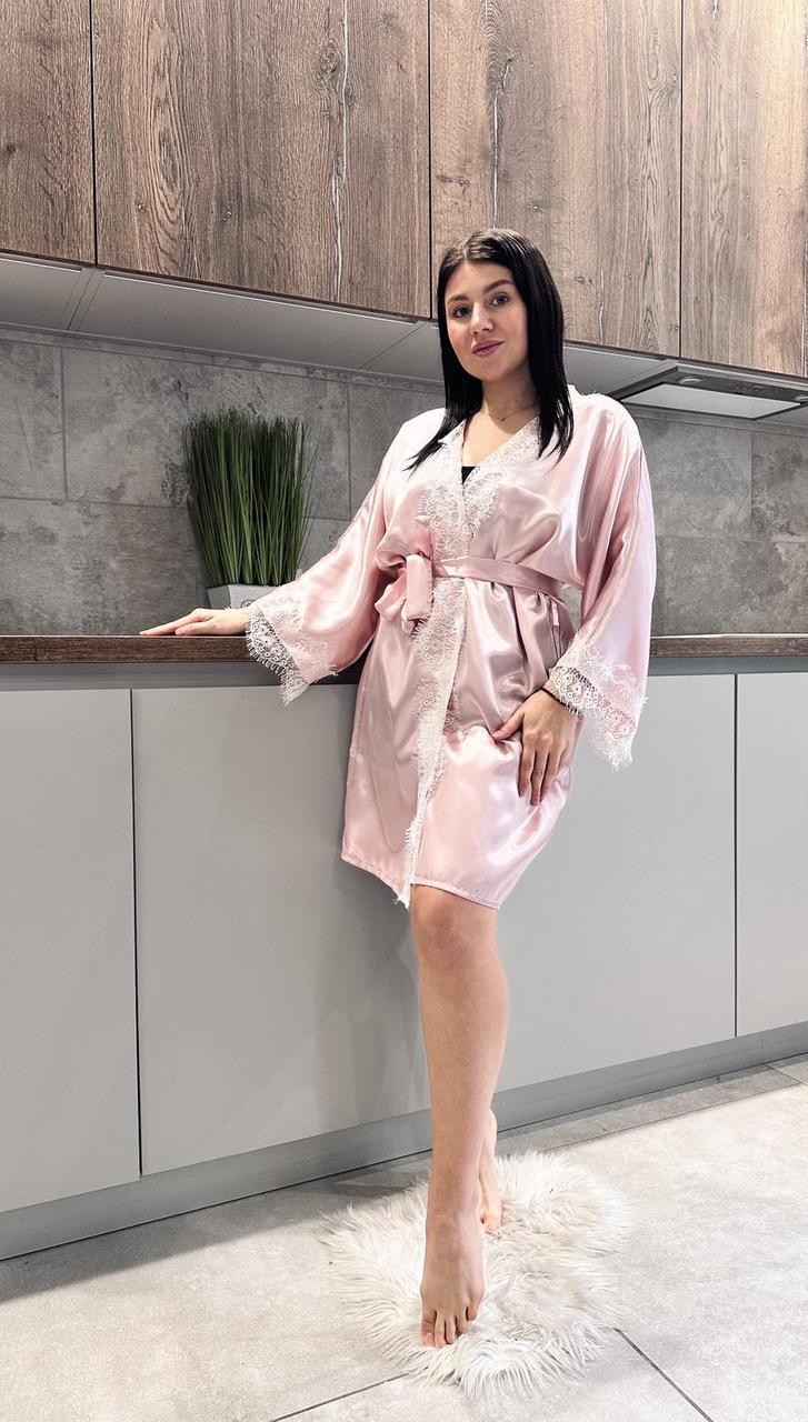 Атласний Халат жіночий з білим мереживом.